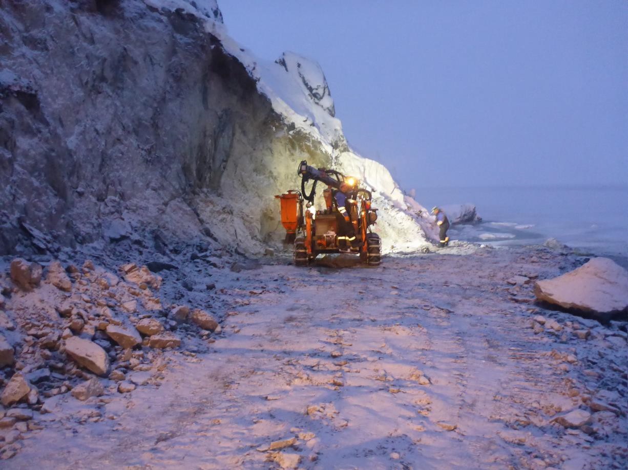 Blast_drilling_in_january_on_the_road_from_outer_port_to_camp